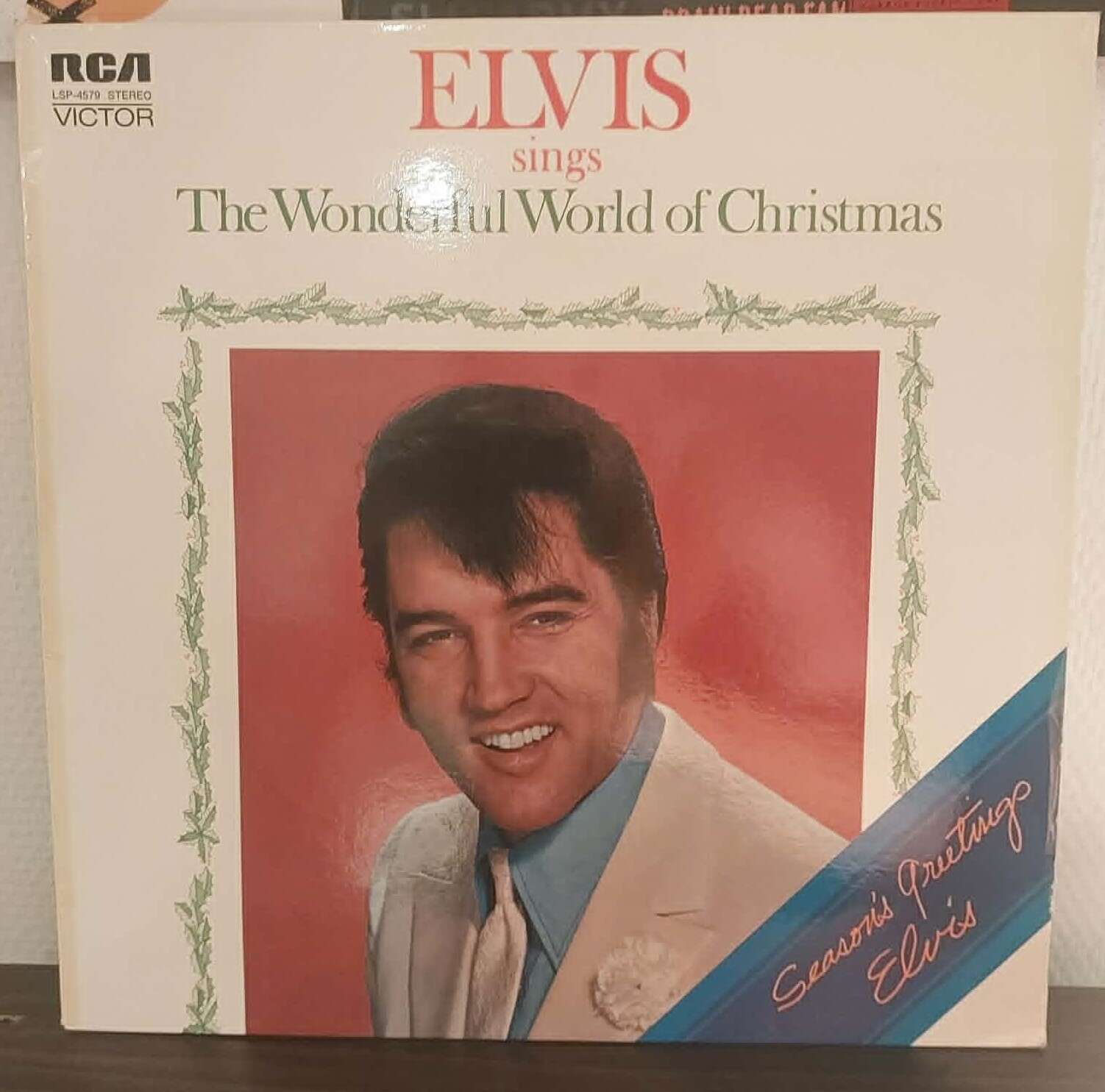 Elvis Sings the Wonderful World of Christmas